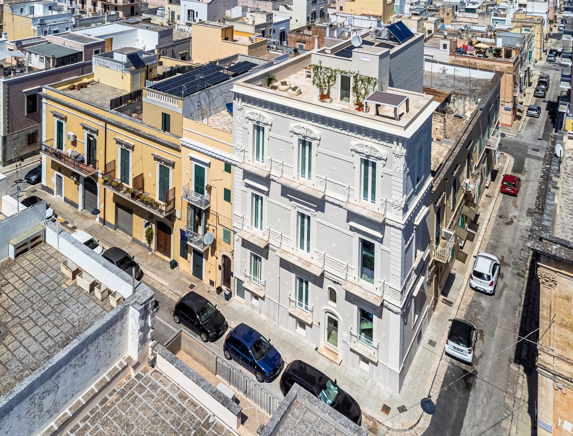 Palazzo Clemente visto dall’alto, nel centro di Monopoli