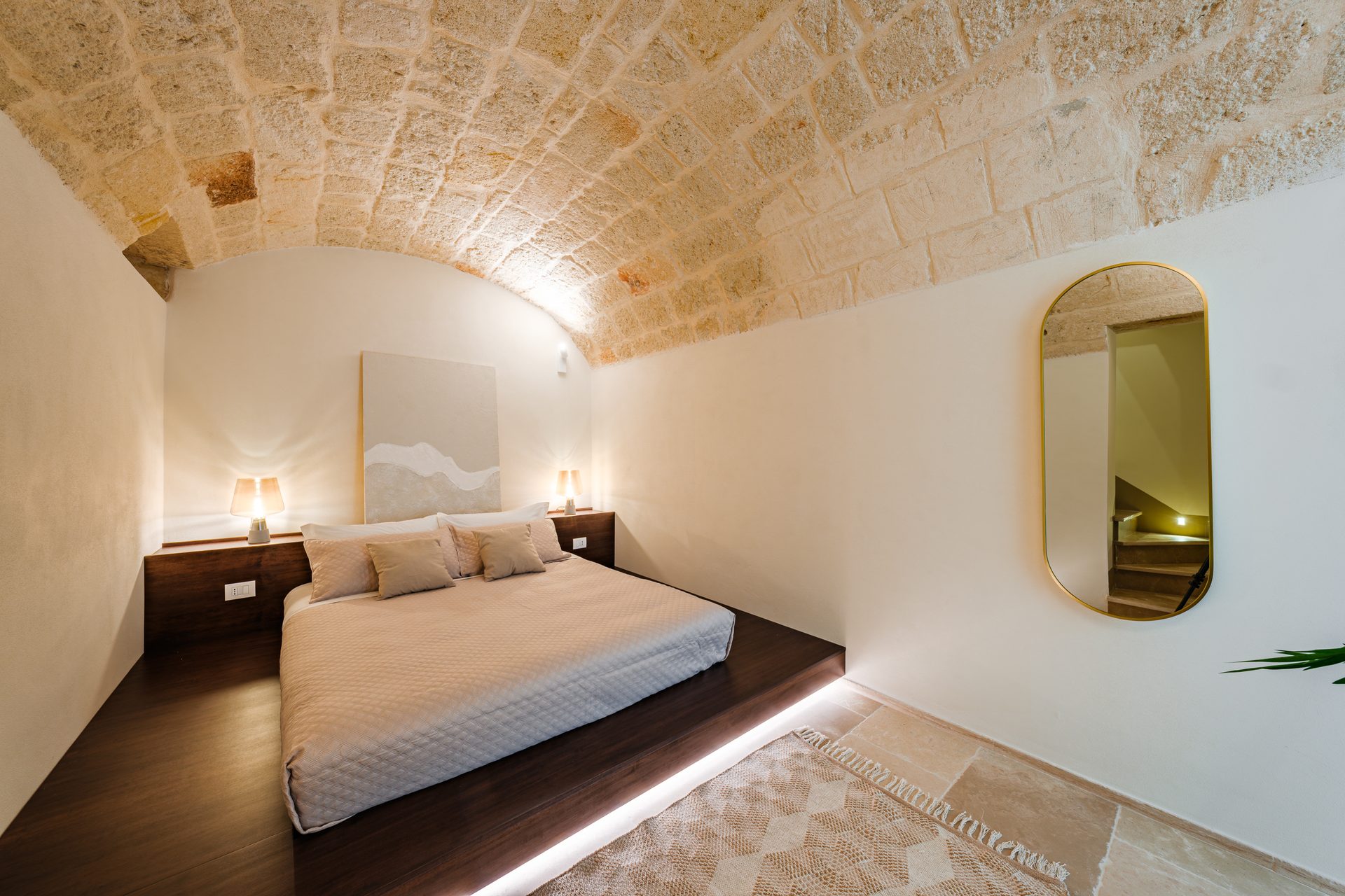 Camera da letto sotto la volta in pietra